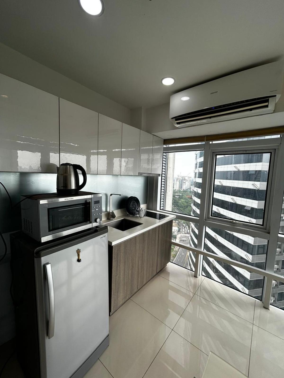 Oasis Regency @ Fort Victoria Bgc Тагіг Екстер'єр фото